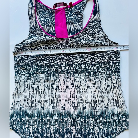Saks Fifth Avenue red 100 % silk Black and White Tank with Pink Accent xs - Picture 3 of 4
